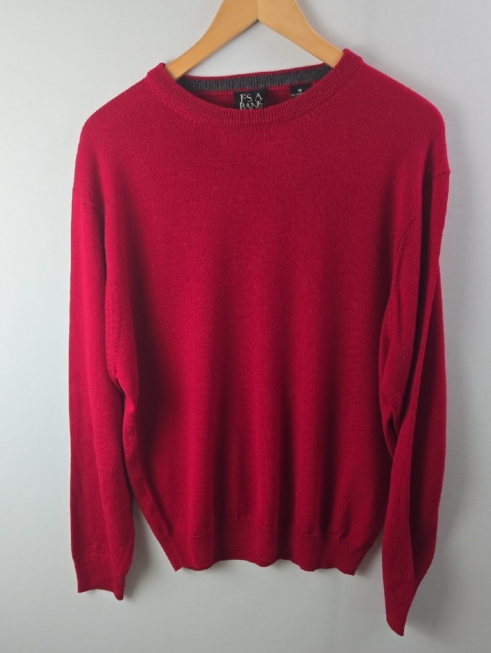 Jos.‎ A Banks Signature Collection Sz M 100% Merino Wool V Neck Long Sleeves Red